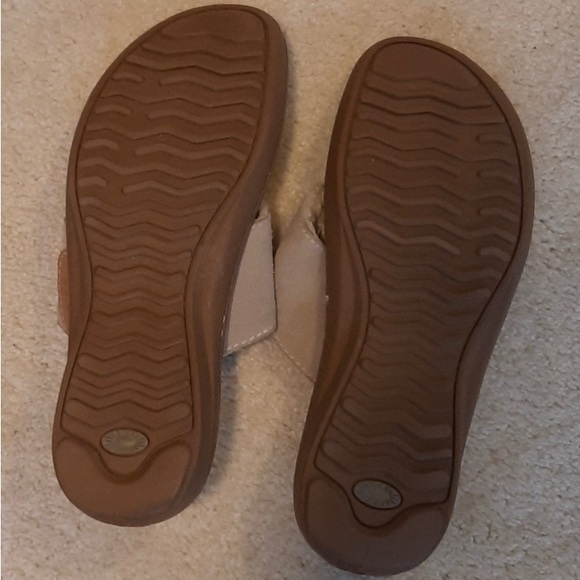 Woman's Ugg Layback Sandals - Picture 2 of 4